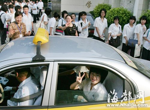 高考首日：的哥送我去高考