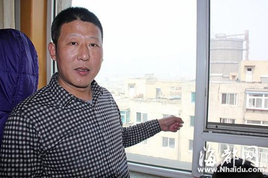 纯爷们15秒冲下7楼 徒手接住坠楼老太