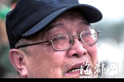 志愿军遗骸归国 烈士后代戴孝迎从未谋面父