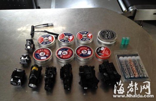 深圳：男子运动鞋中藏3855发气枪子弹入境被拘