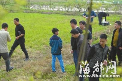 四川警察丢枪案告破：两少年撬车偷枪埋田埂