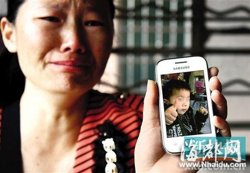 广州3岁男童家门口遭车撞亡 被拖行后身首异处