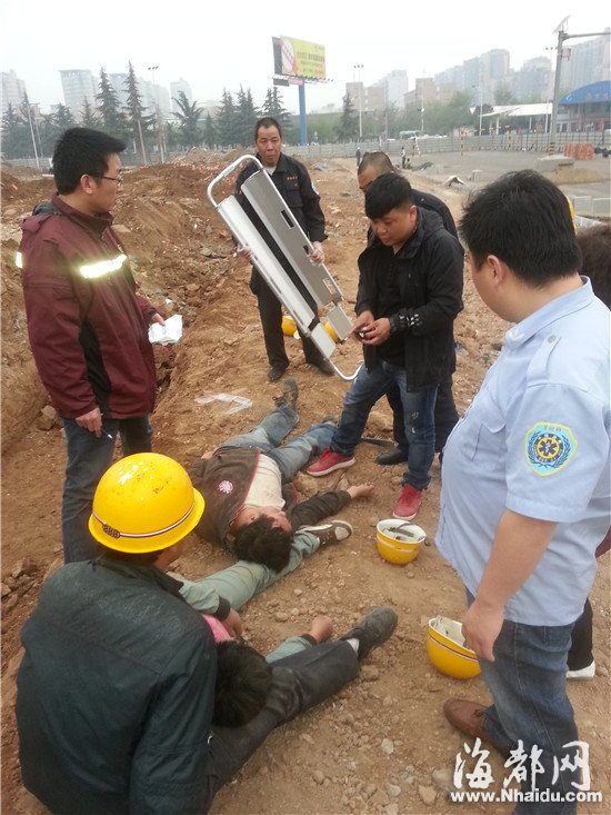 西安工地斗殴6名民工遭活埋 工友徒手将其挖出