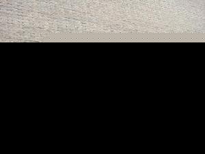 西安小孩徒手爬城墙 家长称没有危险