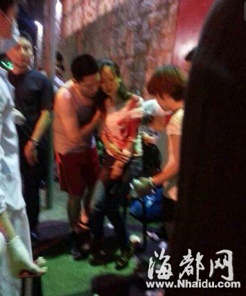 深圳地铁站附近发生砍人事件 有人质被劫持