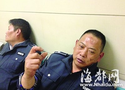 南京：一群男子闯进城管中队 见城管就围殴