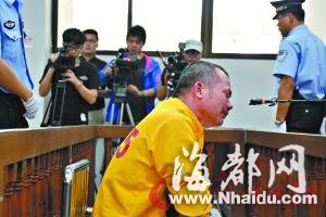司机为泄愤驾公交撞人致1死28伤 当庭求死