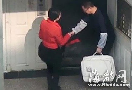 浙江苍南电视台长曝出收礼视频 已被免职