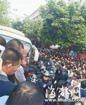 浙江苍南城管局：被殴5人是城管叫来协助的工人