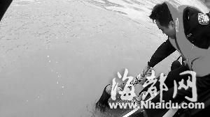 女孩失恋跳下12层楼高长江大桥 奇迹生还