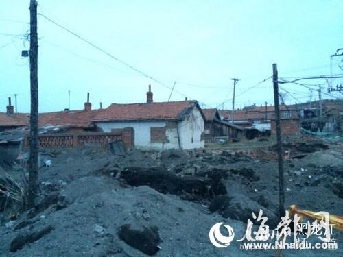 黑龙江鸡西街道地下接连爆炸 地面塌陷