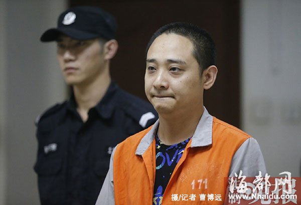 女商人遭“九世灵童”骗走全部家产 甘当女仆(图)