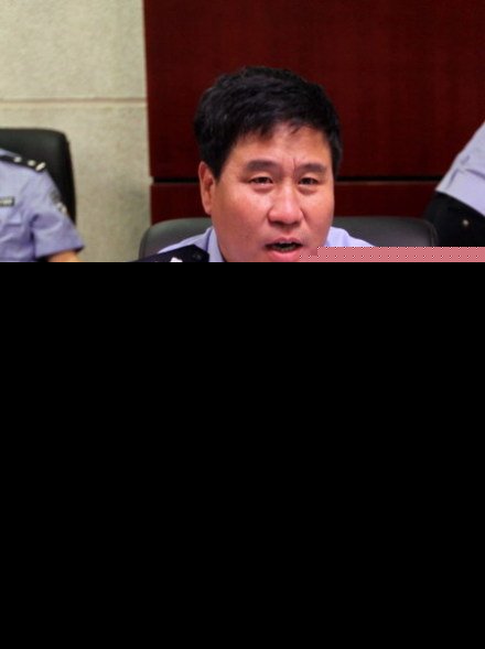 山西长治公安局副局长被曝有8个身份证 官方介入调查