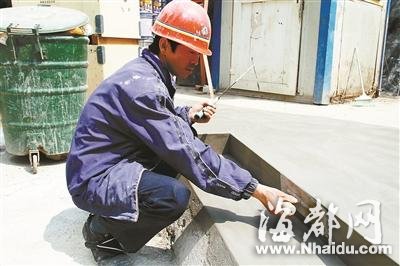 在京农民工：出门会注意衣服整洁 不能太寒碜