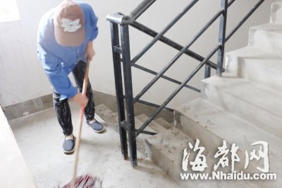 男子为保护妻子与持刀歹徒搏斗 身中三刀