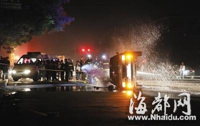 北京交通执法人员被指驾驶套牌车 藏钢管刀具