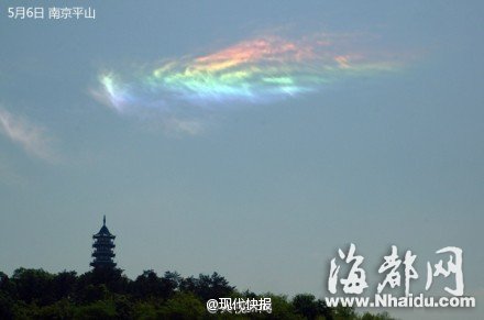 南京天空出现“七彩云” 持续约10分钟