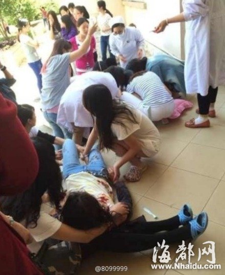 持刀男子爬进云南大学一女生宿舍二楼砍人