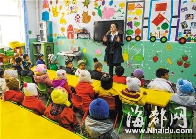 中央政治局：在南疆全面实行高中免费教育