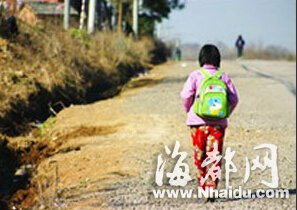 11岁留守女童惨遭奸杀后被抛尸邻居家粪坑