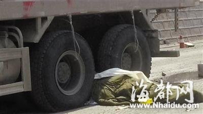 河北两执法者碾死货车主被拘 死者家属获赔76万