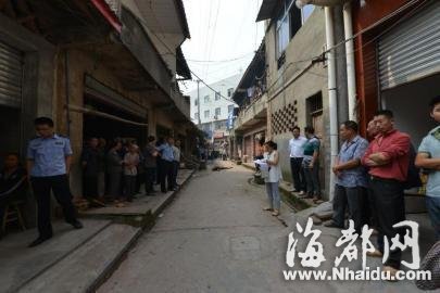 男子持双刀砍路人被击毙 警察身中7刀或毁容