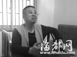 男子花8元买锤子抢金店 锤子砸断玻璃未碎