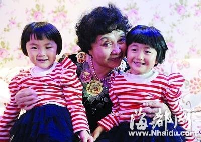 六旬老太失独后生双胞胎女儿：上手术台前想写遗嘱