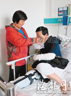 西安：190斤小伙跳下3楼 六旬保安徒手接住