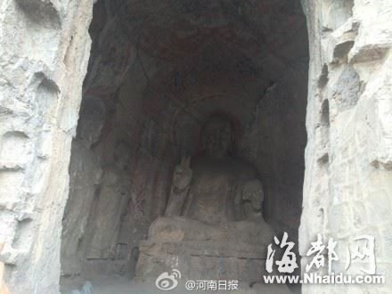 龙门石窟“剪刀手”佛像走红 卖萌佛祖引膜拜