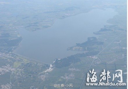 长春一辆吉普车驶入水库 车内7人死亡