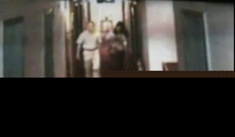 四川：交警副大队长被曝带女下属开房丢佩枪