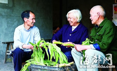 男子照顾前妻养父母11年 5次拒绝再婚(图)
