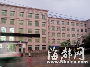 高考生作弊被抓飞踹老师：你知道我爸是谁啊？