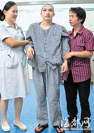 江西夺刀少年能下床行走 称靠考试选学校更公平