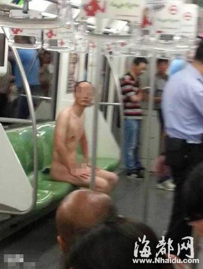 中年男子地铁上裸乘四站后被警方带走