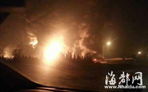 大连金州新区中石油输油主管道爆裂后起火