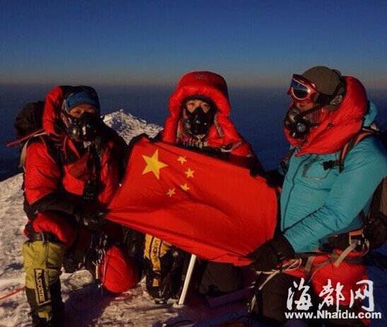 中国登顶珠峰女登山家承认乘直升机 此前否认