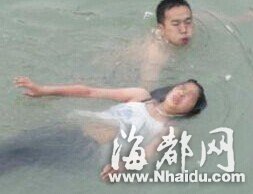 四川：两男子下水救落水女子 岸上衣物被盗