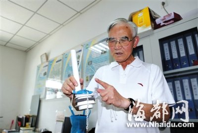 北京：老人自制马桶节水器 帮街坊省水30万吨