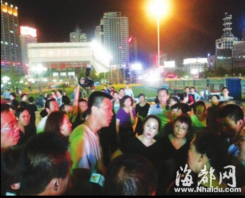 兰州：城管高考前劝解广场舞者 遭大妈围攻