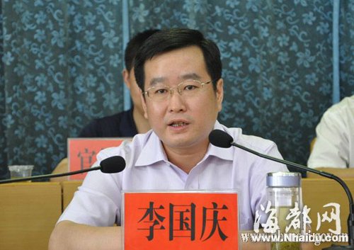 湖北恩施市长自我批评：出差坐飞机 看病不排队