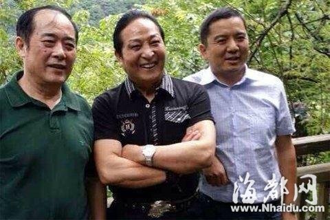“气功大师”王林悄然回江西 与官员游山合影
