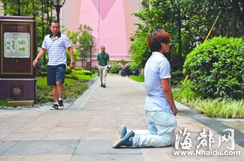 小伙恋18岁女网友 对方家门前跪一夜难见一面