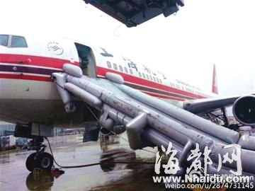 上航客机着陆误放应急滑梯 称乘务员误操作