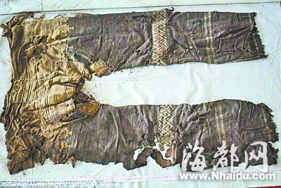 新疆出土3300年前裤子 由3块布料缝制