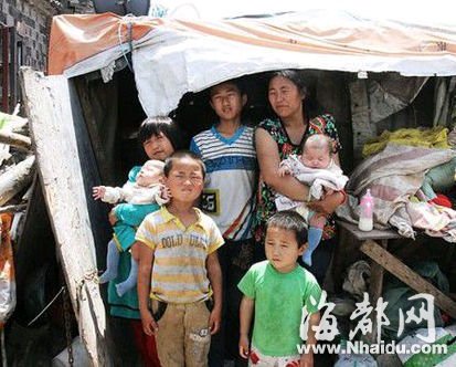 10孩超生家庭被劝返老家 自称超生全因不懂避孕