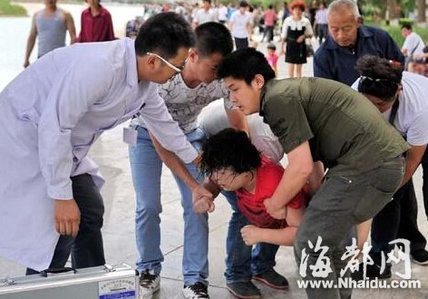新疆：24岁维族警察为救汉族男女溺水身亡