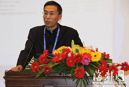 浙大副校长吴平驾车突然变道 与大货车相撞身亡