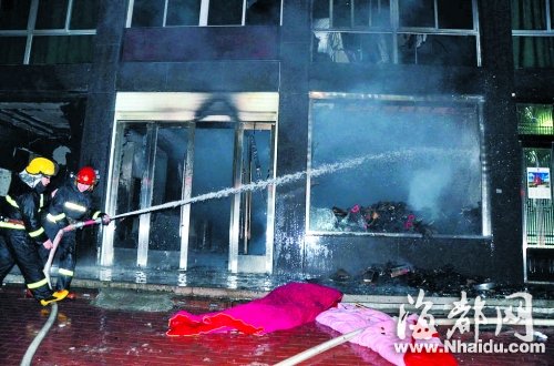 男子纵火8人遇难 临刑前叩首致双亲：对不起你们
